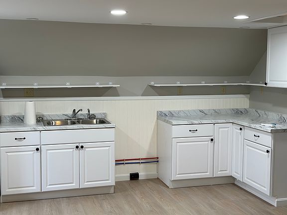 4th image of 12 East St #2