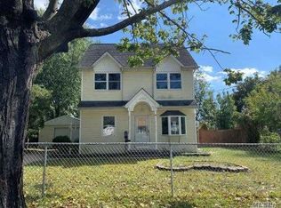 206 16th St, West Babylon, NY 11704