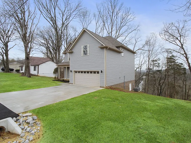 2125 Powell Rd — Photo 40