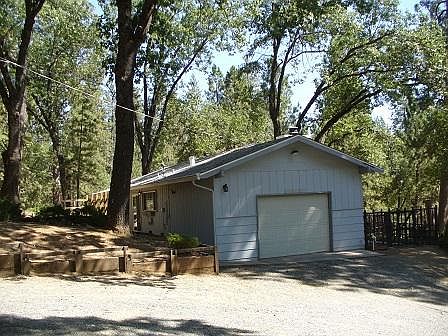 2nd image of 2020 Combie Rd