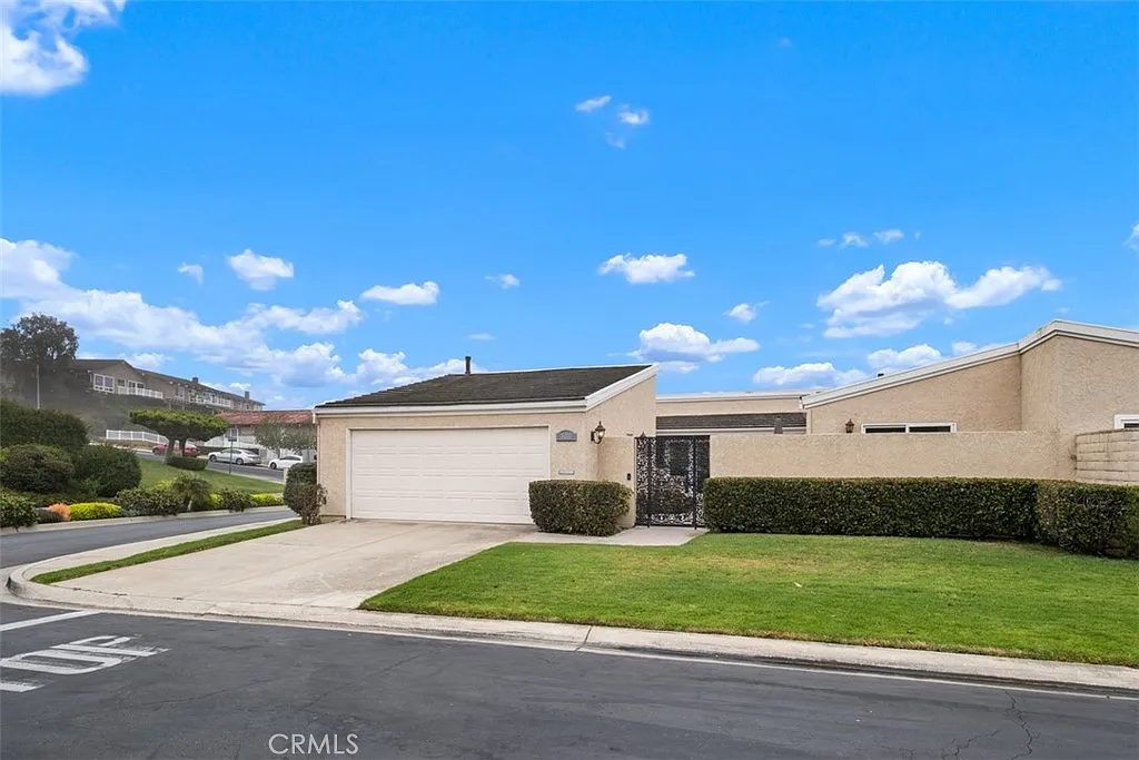 2 bed, 1636 sqft, $7,800 — Photo 4