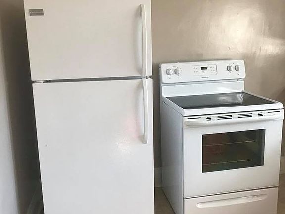 Fridge & stove