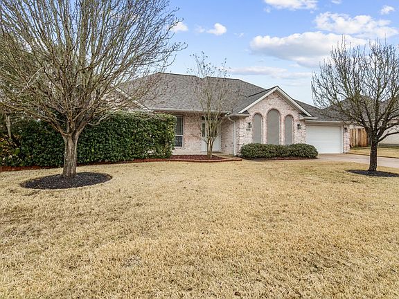 2nd image of 3705 Bridle Trails Ct
