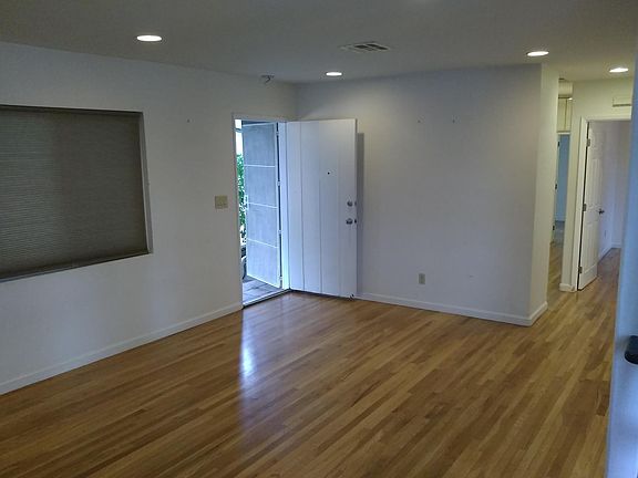 Livingroom/Entry