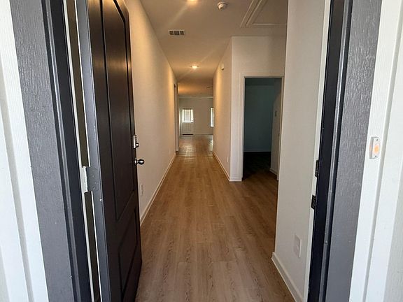 4th image of 523 Robin St