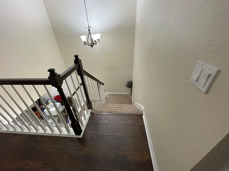 2556 W Brook Ln — Photo 7