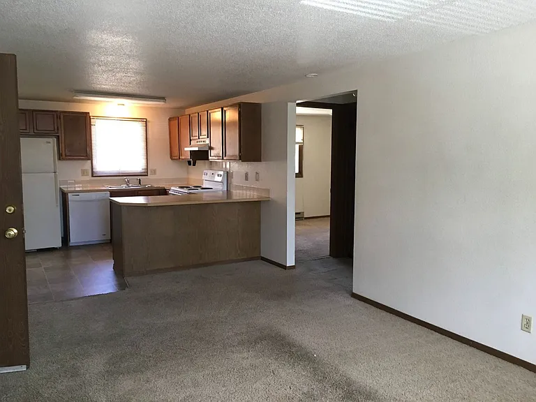 4914-4920 Basswood Dr — Photo 3