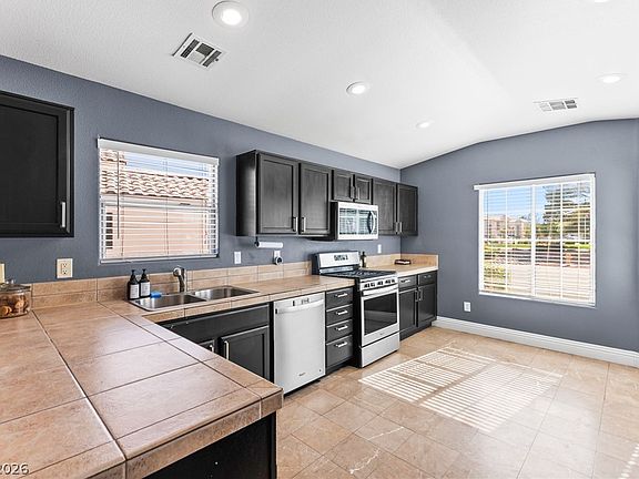 3rd image of 7634 Whispering Marsh Dr
