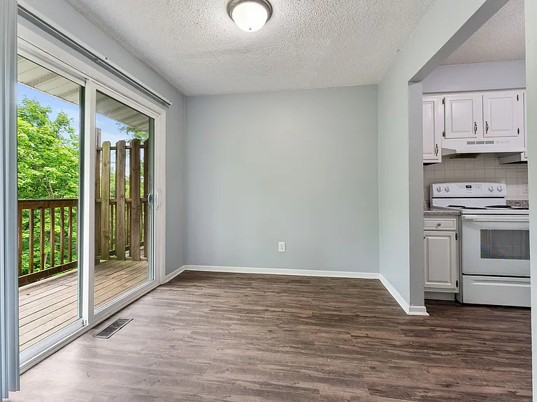 3207 Schuetzen Ln — Photo 4