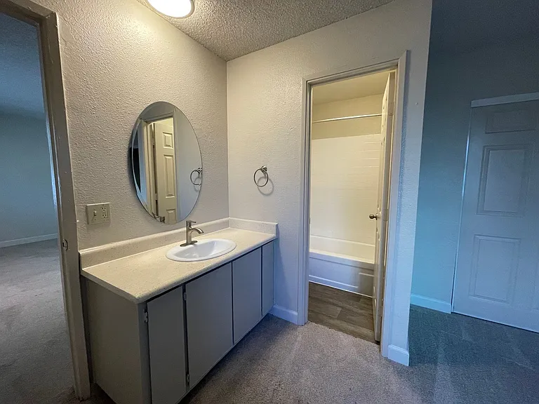 Boutique Apartments in Boulevard Park, Includes Gated, Covered Parking! — Photo 15