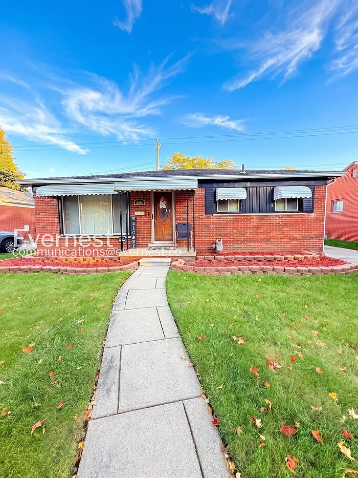 3 bed, 2.0 bath, 1222 sqft, $2,000 — Photo 1