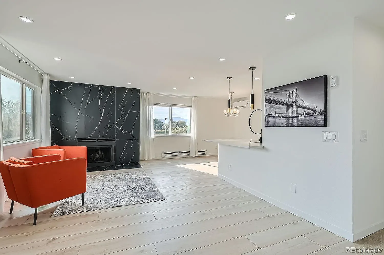 2 bed, 1105 sqft, $2,050 — Photo 4
