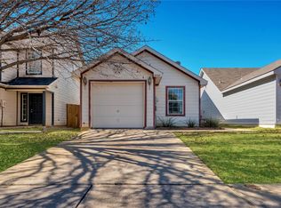 10700 Many Oaks Dr, Fort Worth, TX 76140