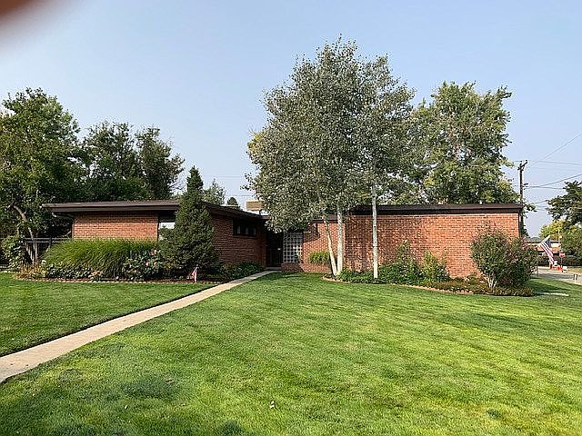Lawn View (Front)
