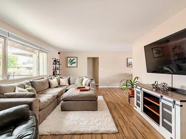 1104 E Campus Dr — Photo 30