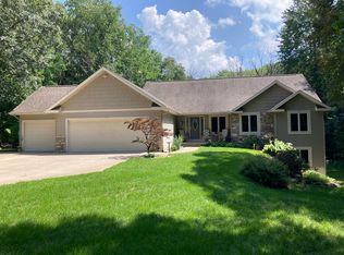 1811 Starr View Ln, Middleville, MI 49333