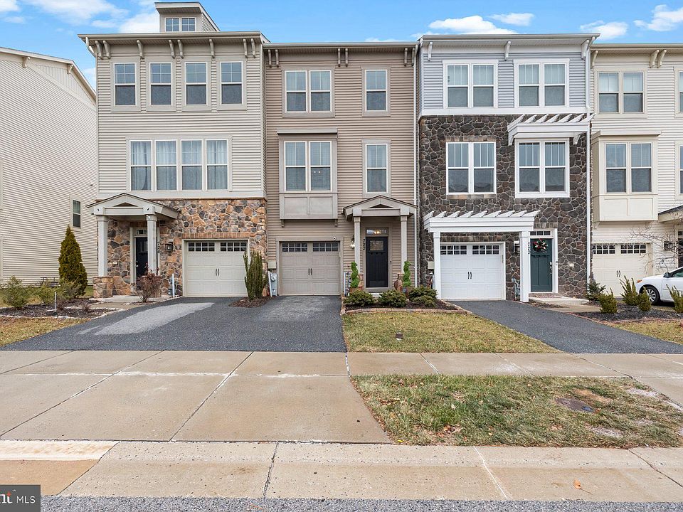 1st image of 722 Rollins Ln