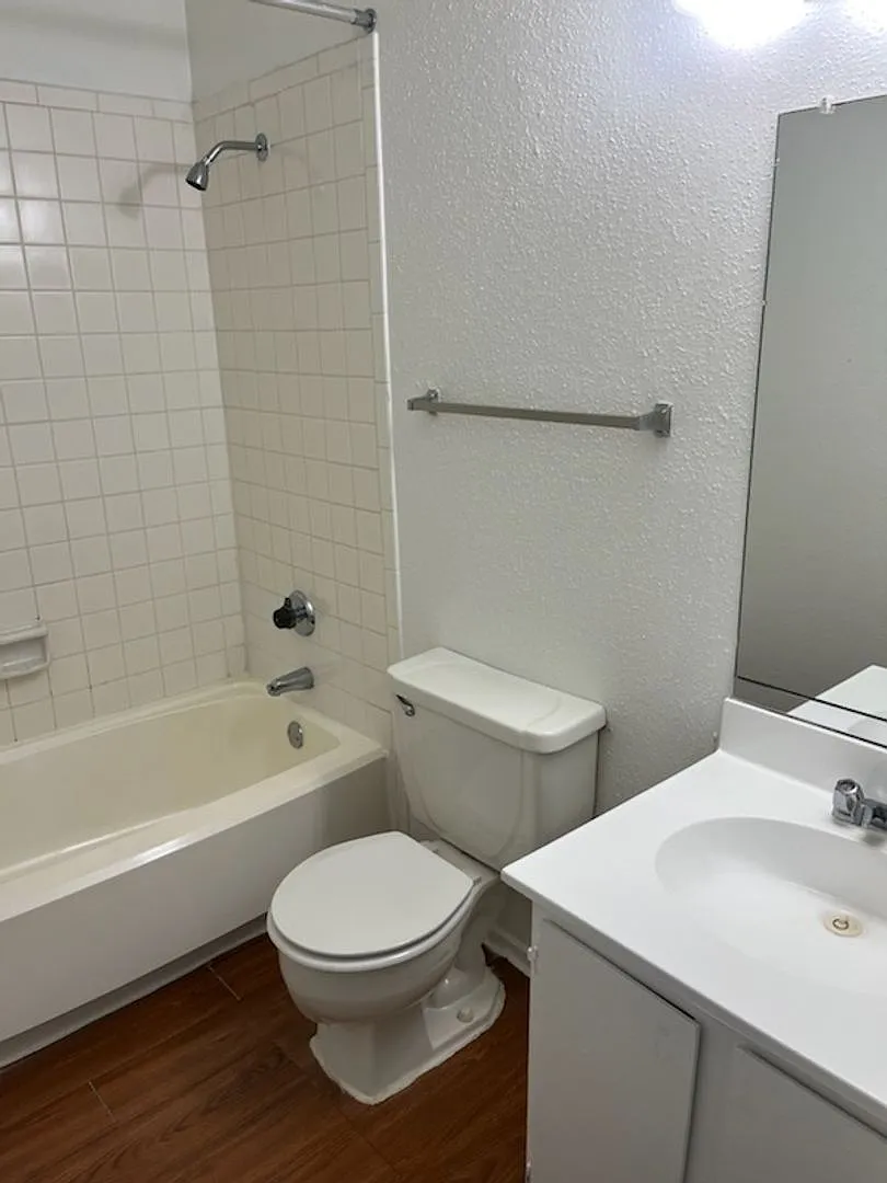 Ashford Creek Apartments — Photo 4