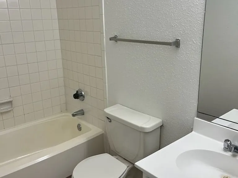 Ashford Creek Apartments — Photo 17