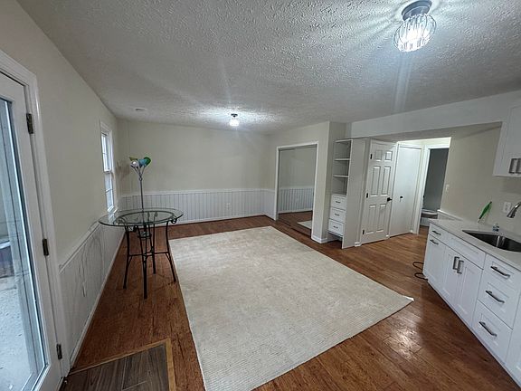3rd image of 8644 Dellway Ln
