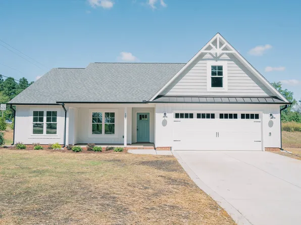 123 Maple Dr, Erwin, NC 28339