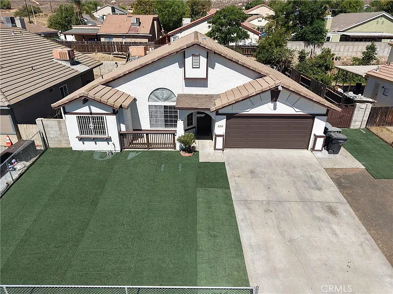 834 Shana Ct — Photo 3