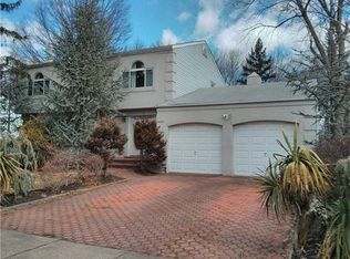 20 Eileen Way, Edison, NJ 08837