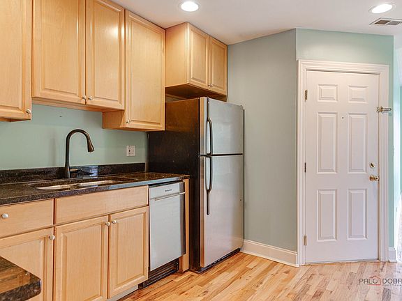 5th image of 4348 N Sacramento Ave #3