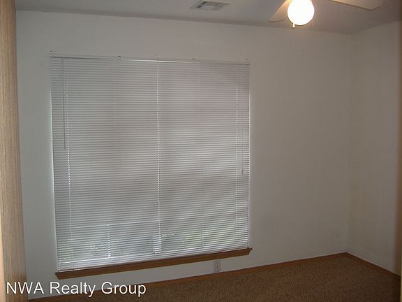 2nd image of 1610 Crescent St