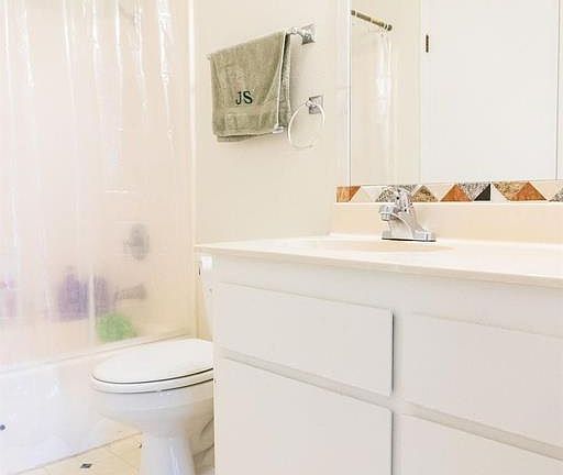 4th image of 1090 Eleanor Avenue