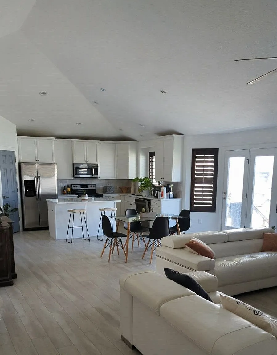 6 bed, 1922 sqft, $3,300 — Photo 2