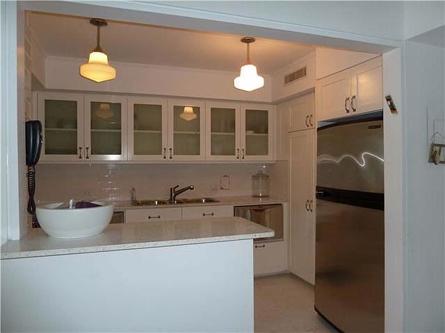 2nd image of 100 Bayview Dr APT 821