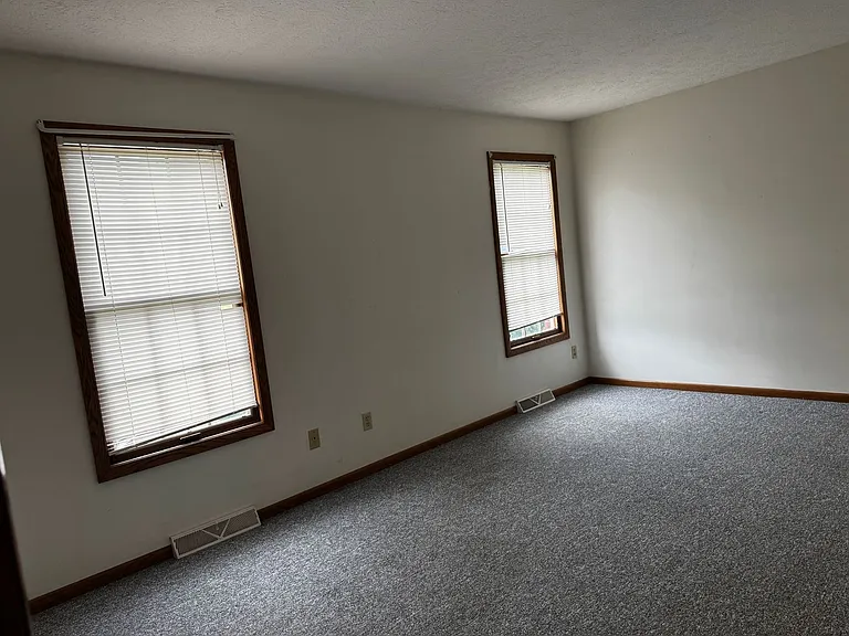 127 E Adams St #B7 — Photo 15