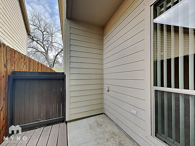 2204 Apollonia Ln — Photo 15