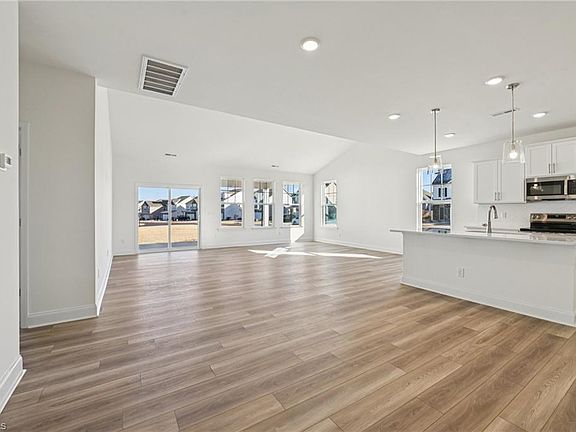 4th image of 1270 Ophelia Way