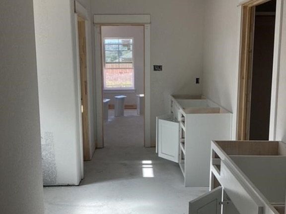 4th image of 3100 Fish Pond Dr
