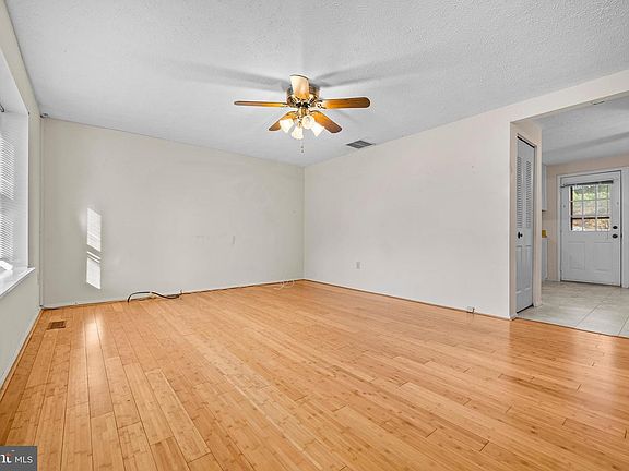 3rd image of 19231 Warrior Brook Dr
