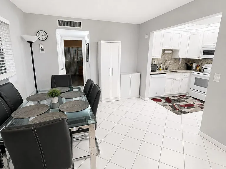 258 Burgundy Ave #F — Photo 7