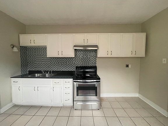 4th image of 800 Maury St