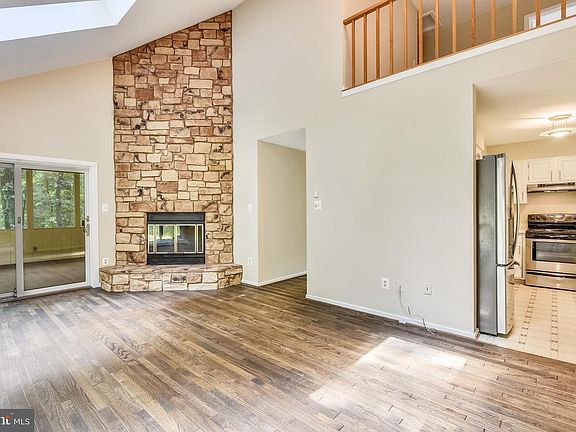 5th image of 11697 Fox Glen Dr
