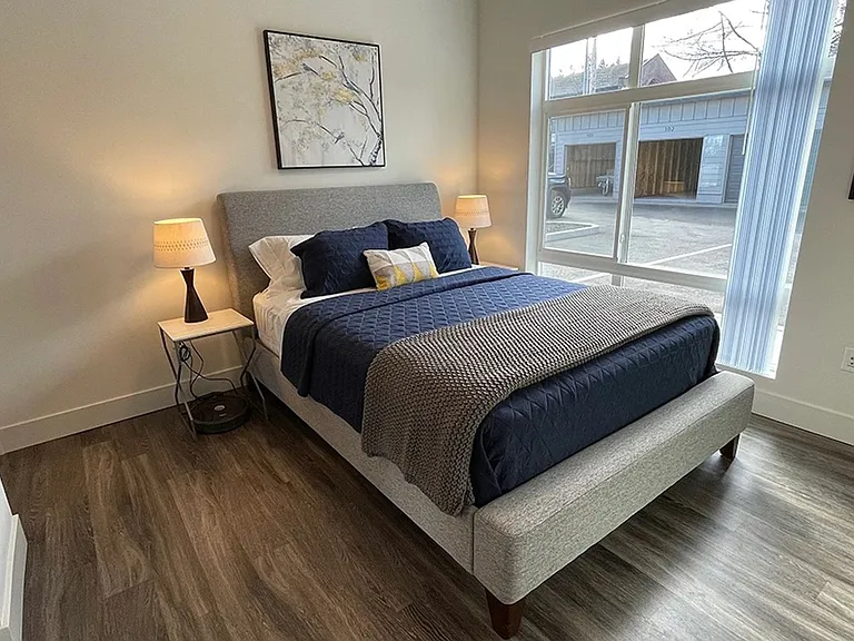 Thirty First Place Apartments — Photo 6
