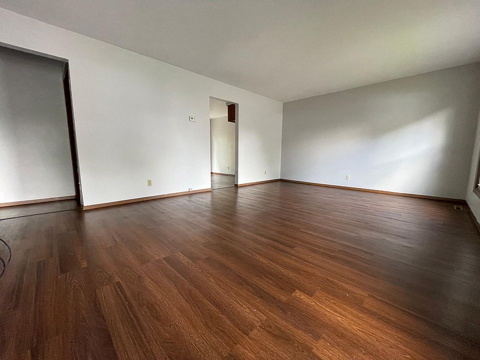 1st image of 2855 Lilly Dr #2855