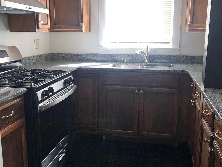 506 Mount Hope Ave — Photo 6