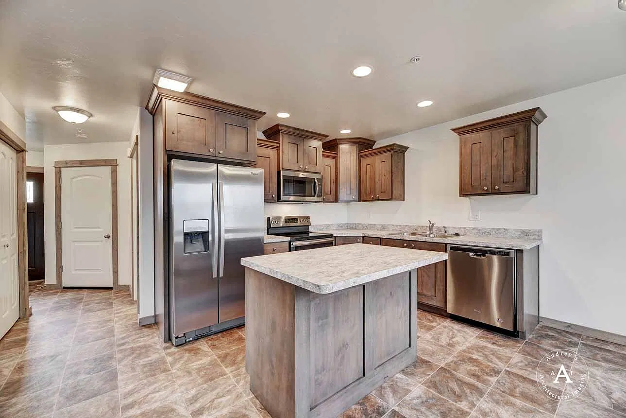 2050 Gold Ave — Photo 1