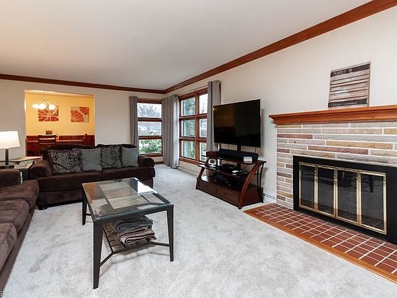 3rd image of 820 Norton Dr