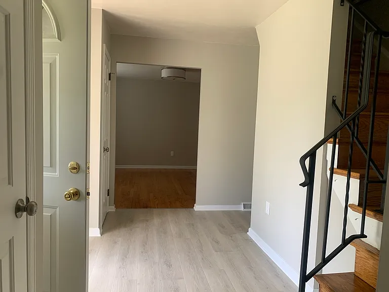 517 Garrick Rd — Photo 9