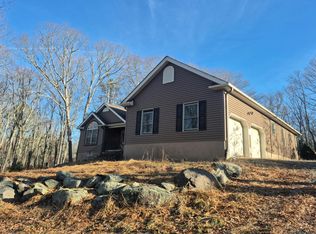 106 Lynric Ct, Shohola, PA 18458