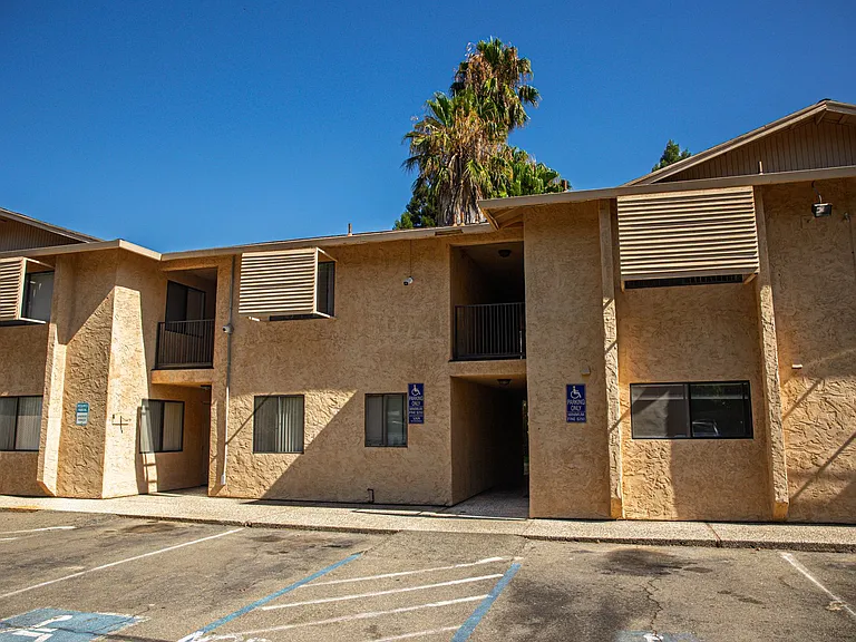 Joshua Tree Apartments — Photo 9