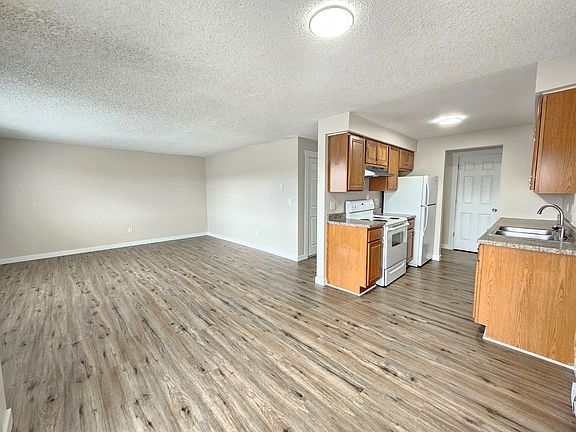 3rd image of 1712 W 2nd Ave #202