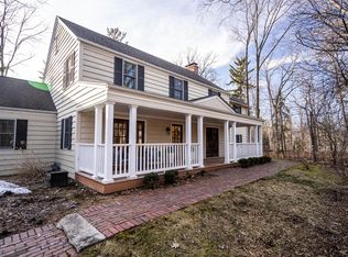 808 E Donges Ln, Bayside, WI 53217